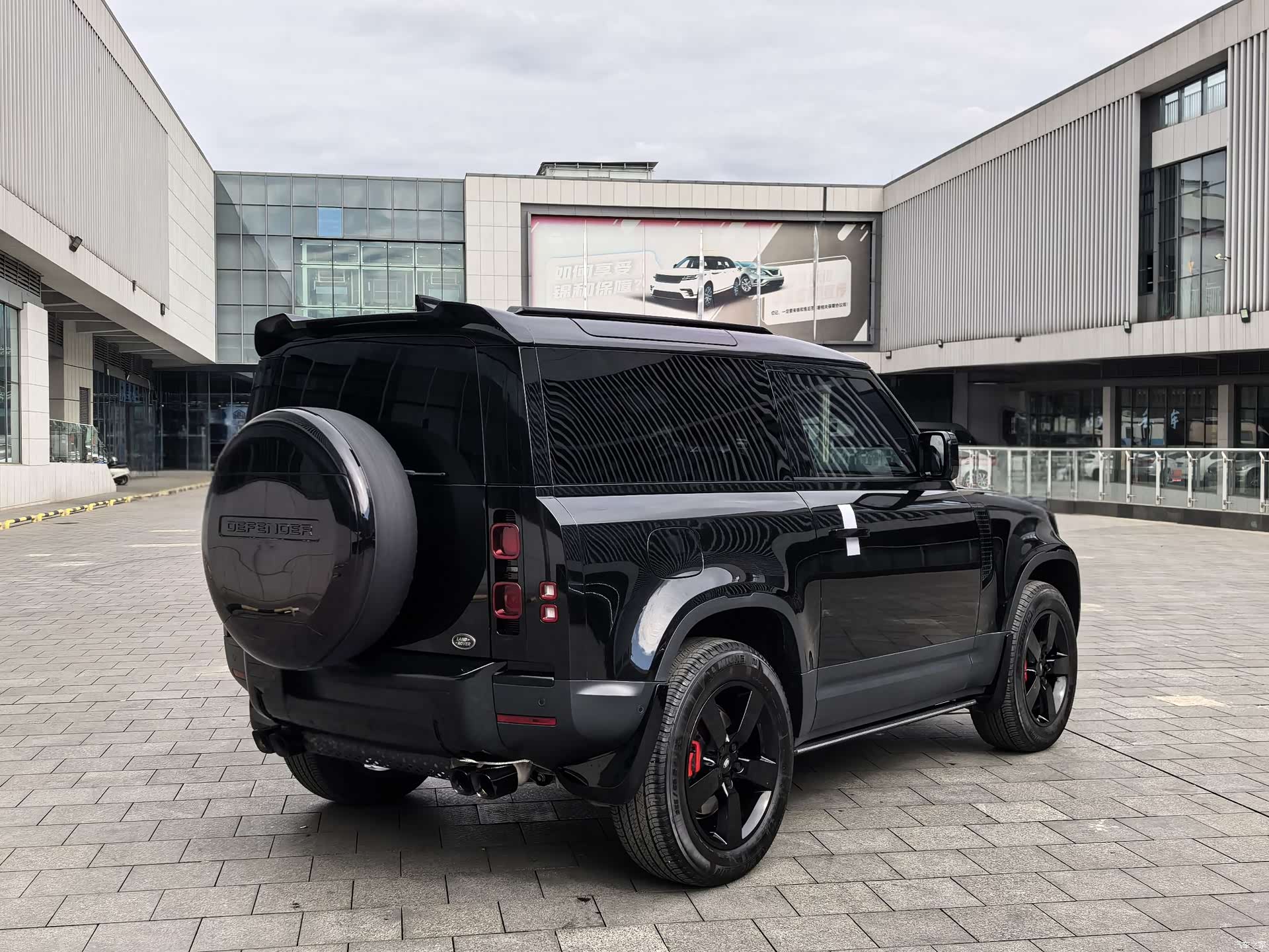 Land Rover Defender, 2024 15