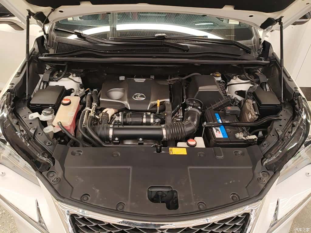 Lexus NX, 2015 11