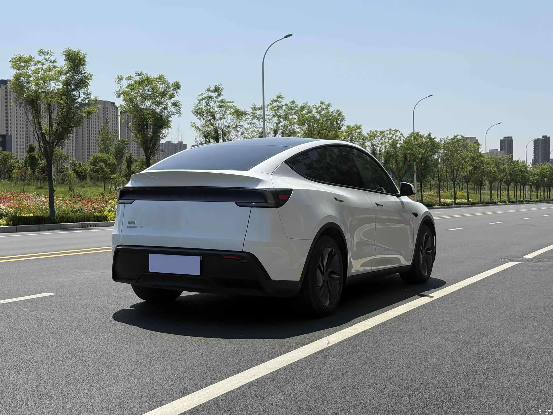 Tesla Model Y, 2025 7