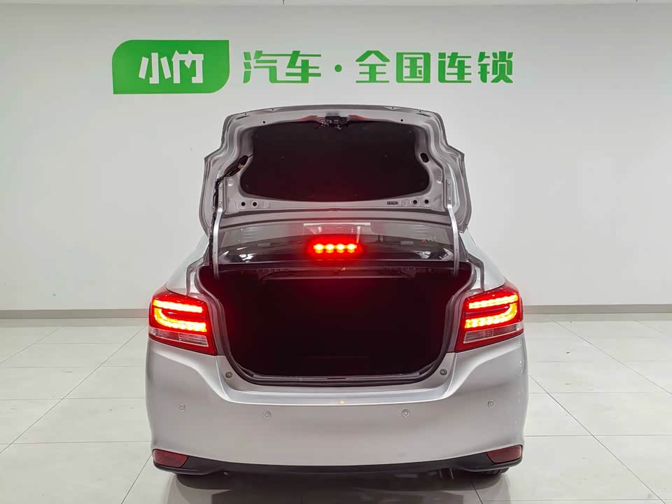 Toyota YARiS L to enjoy