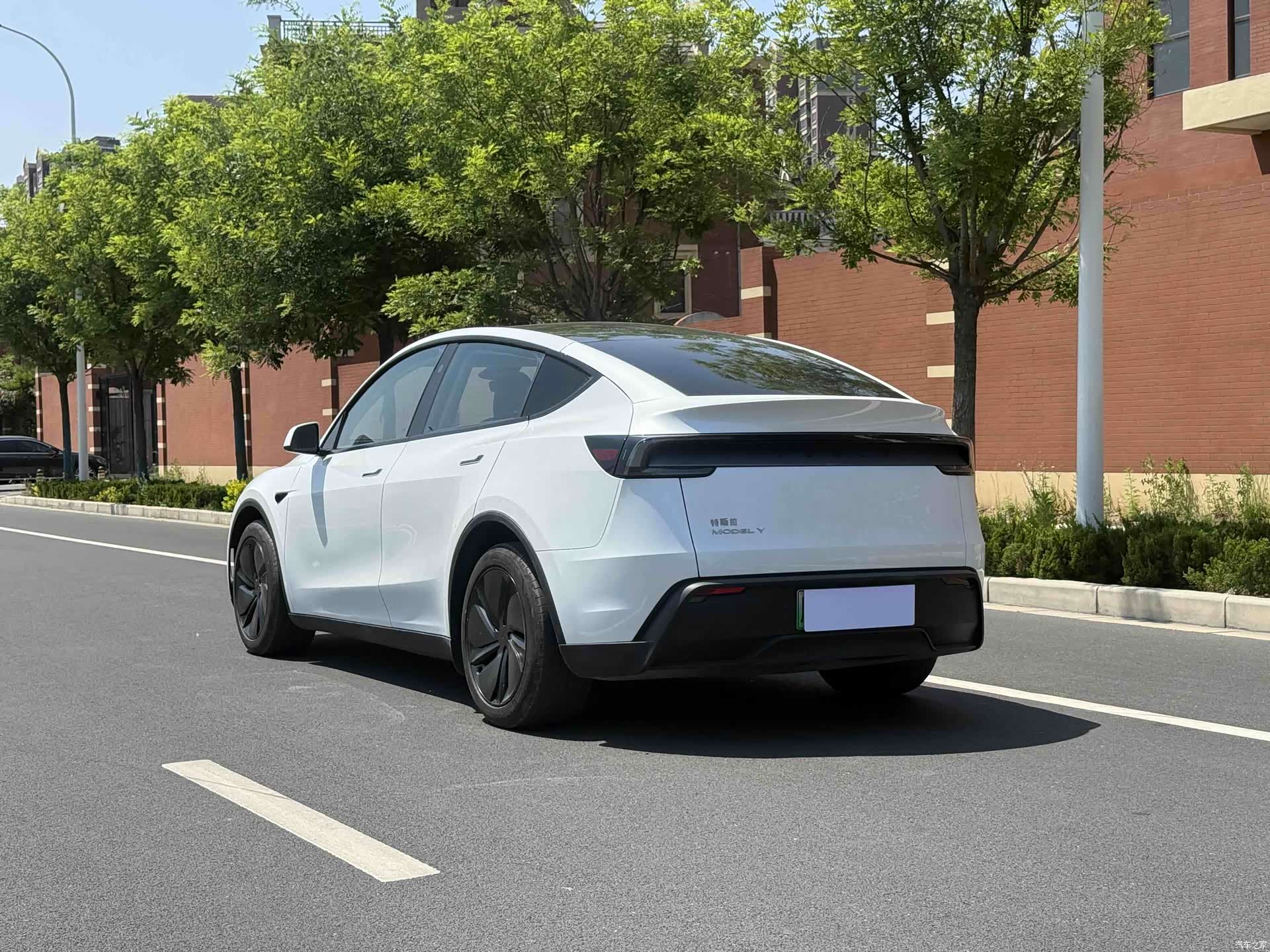 Tesla Model Y, 2025 9