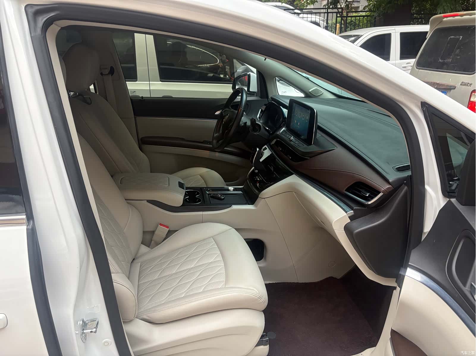 Buick GL8, 2020 13