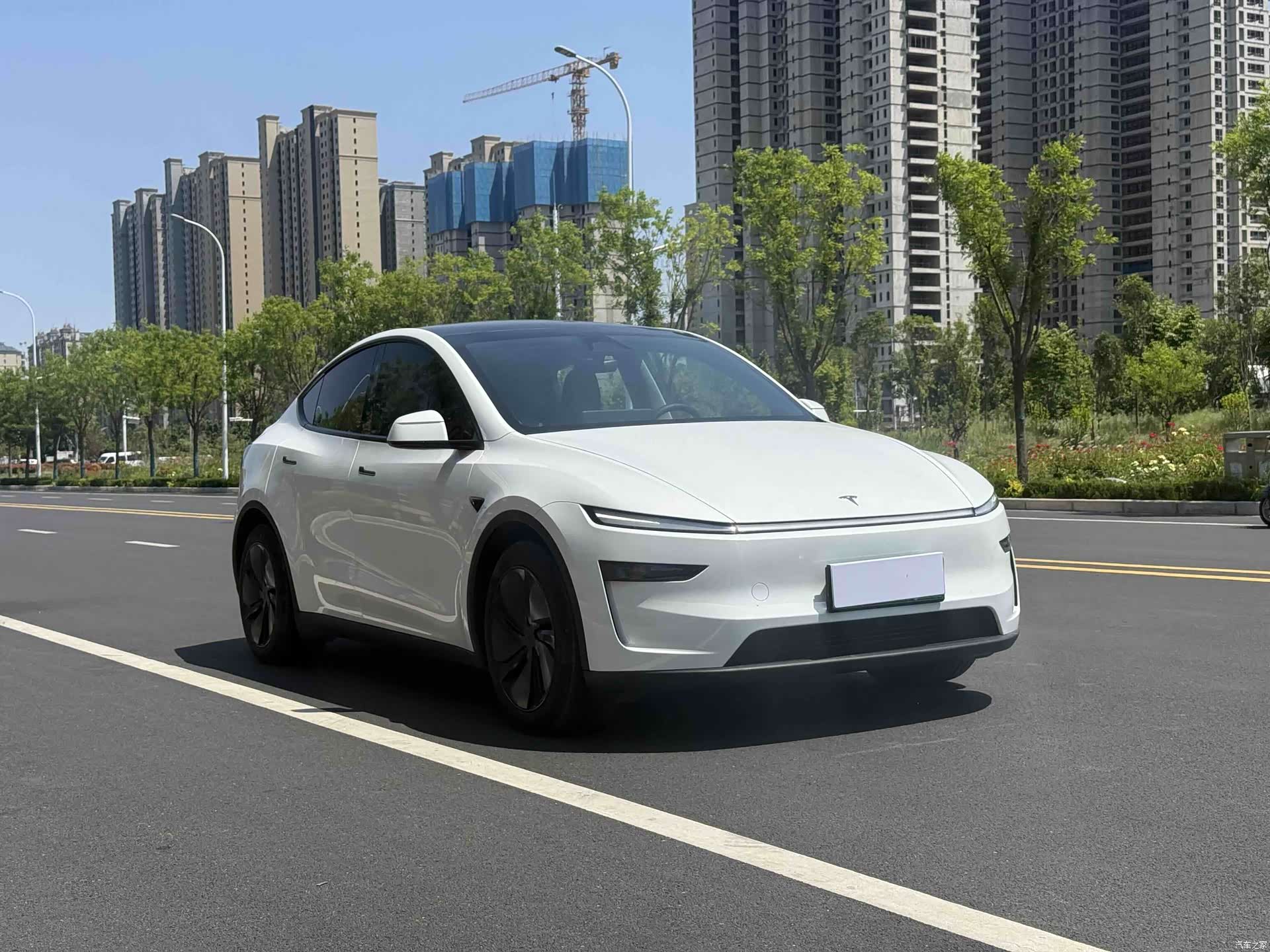 Tesla Model Y, 2025 3