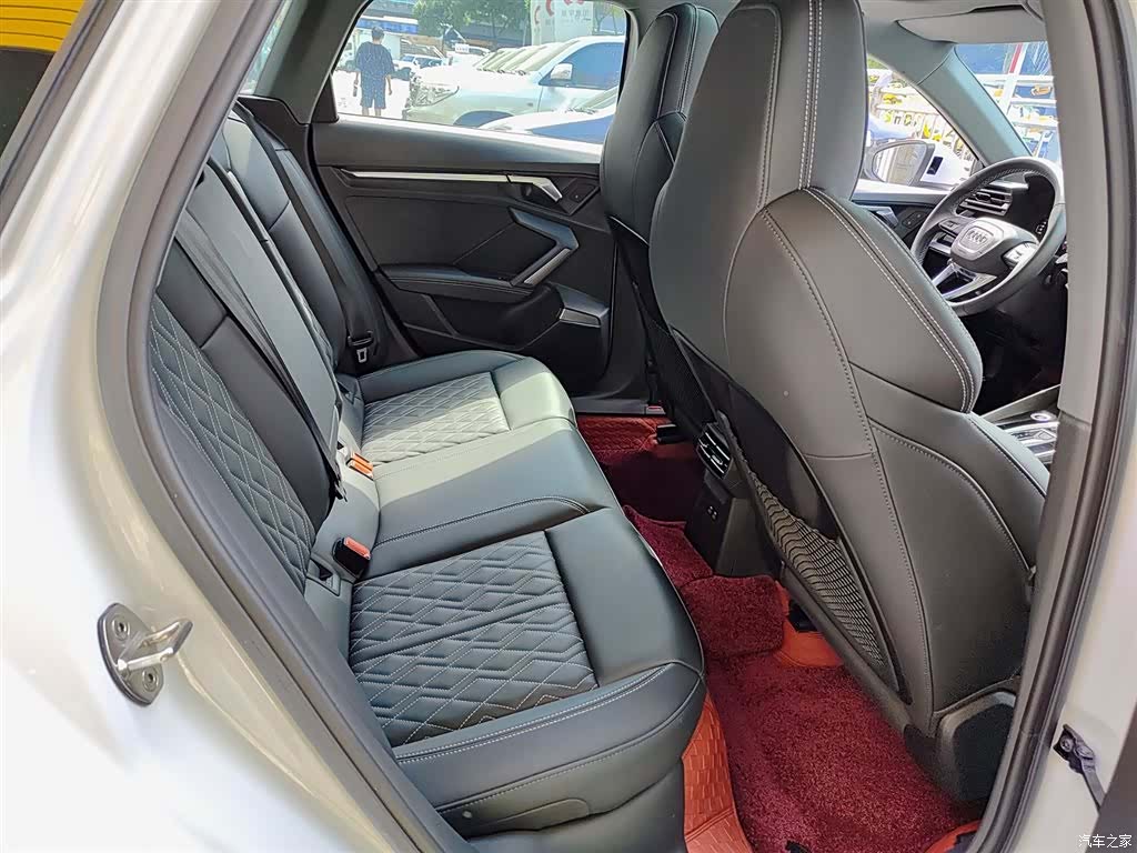Audi Flying Spur, 2025 11