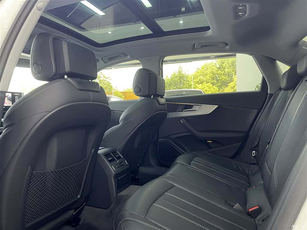 Audi A4L, 2022 10