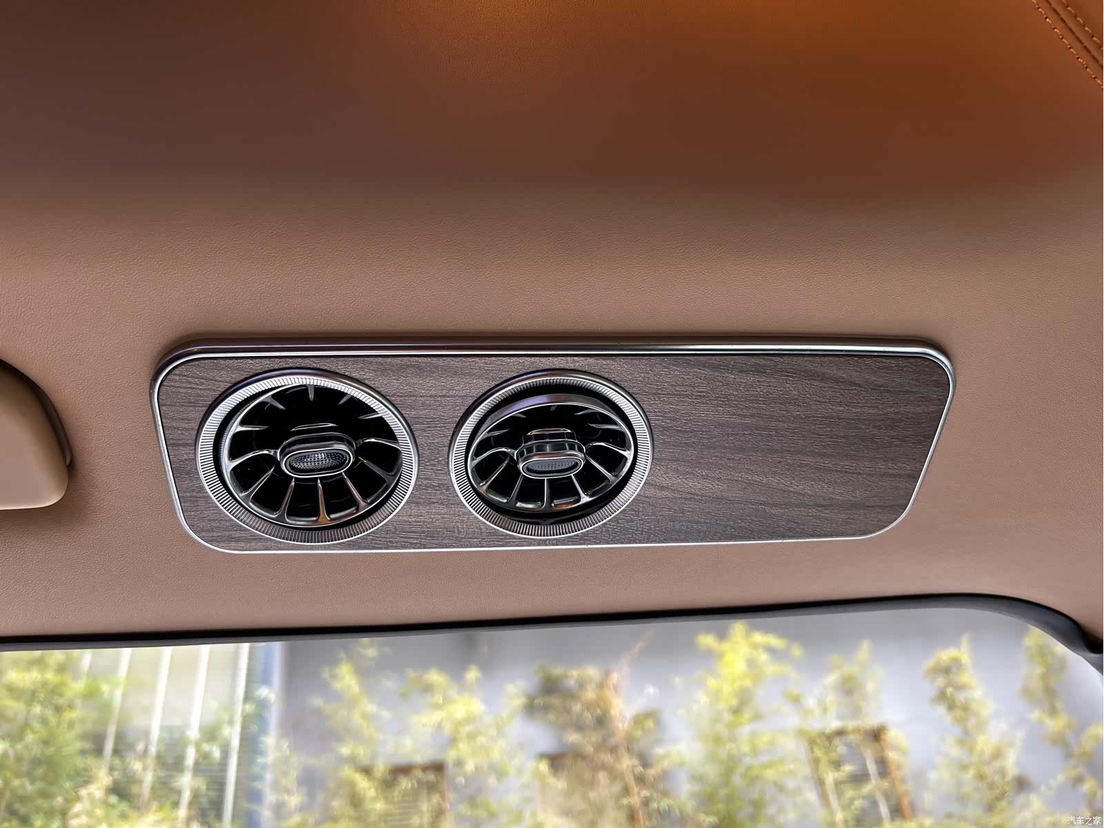 Mercedes-Benz 7, 2023 13
