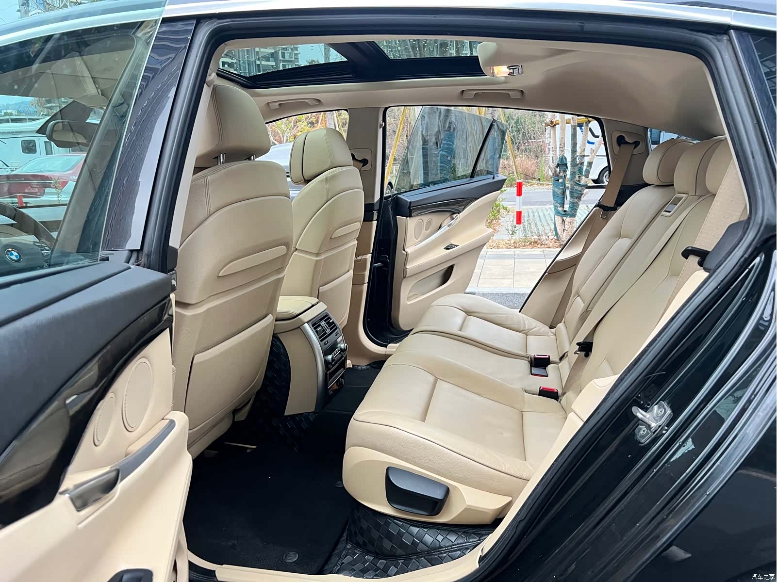 BMW 5 Series, 2010 21