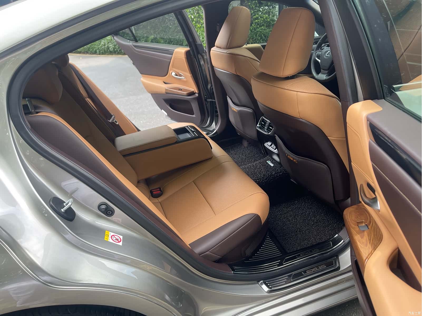 Lexus ES, 2019 17