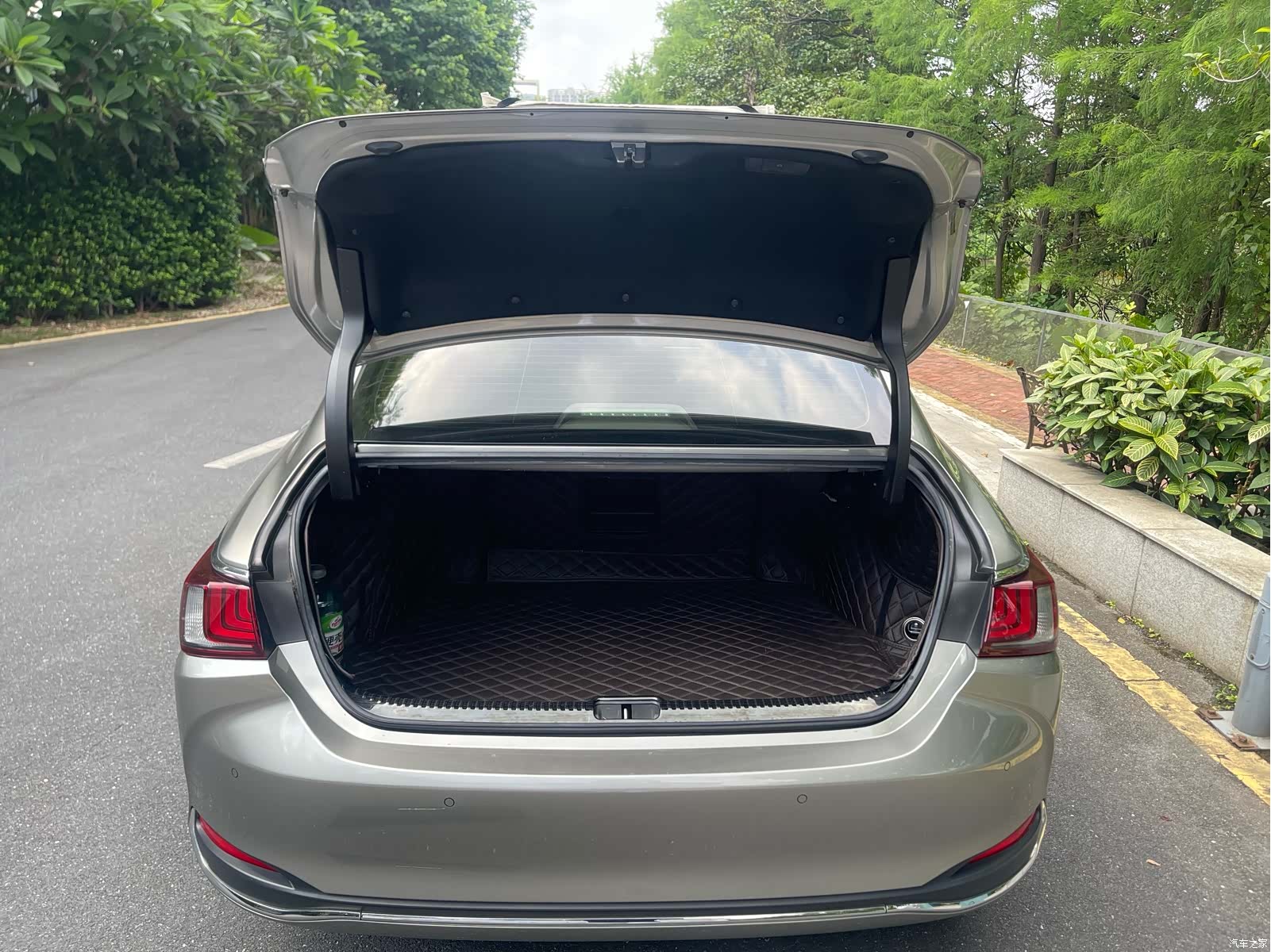 Lexus ES, 2019 24