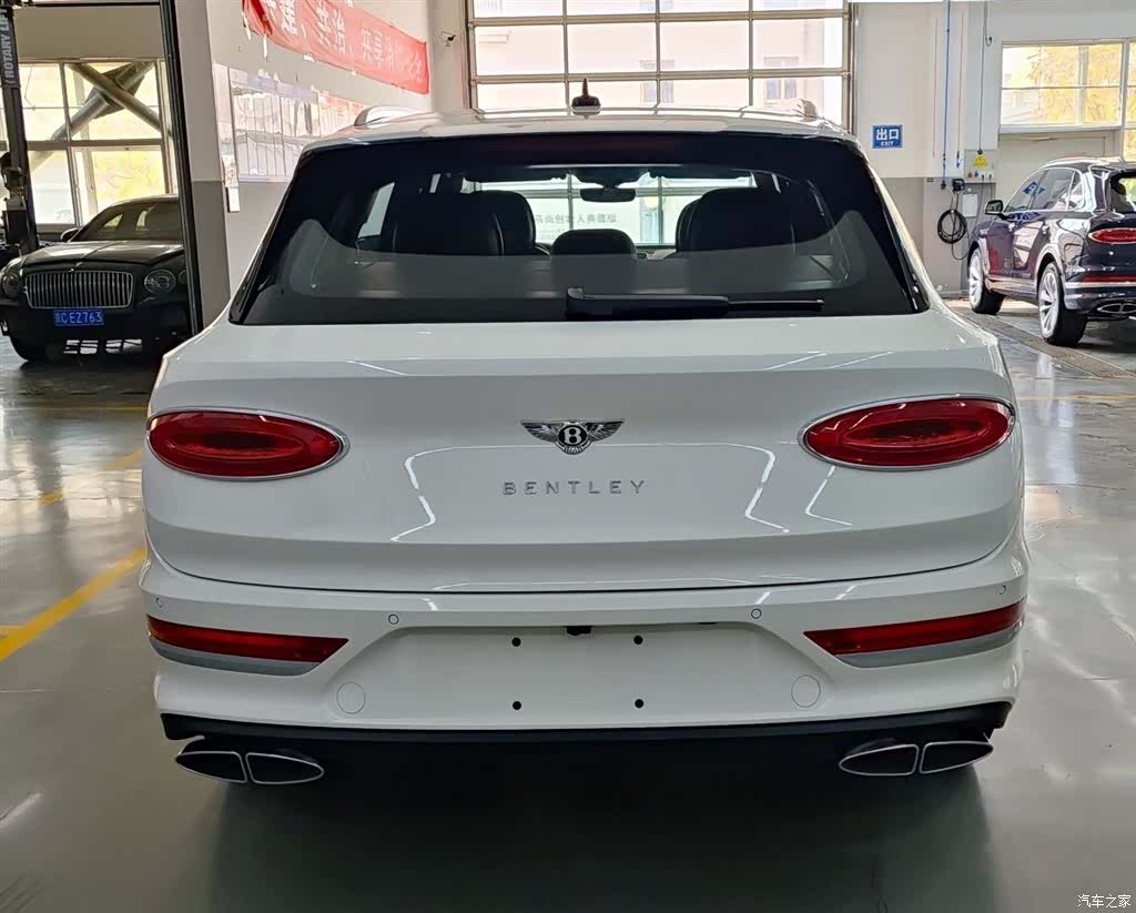 Bentley Bentayga, 2025 4