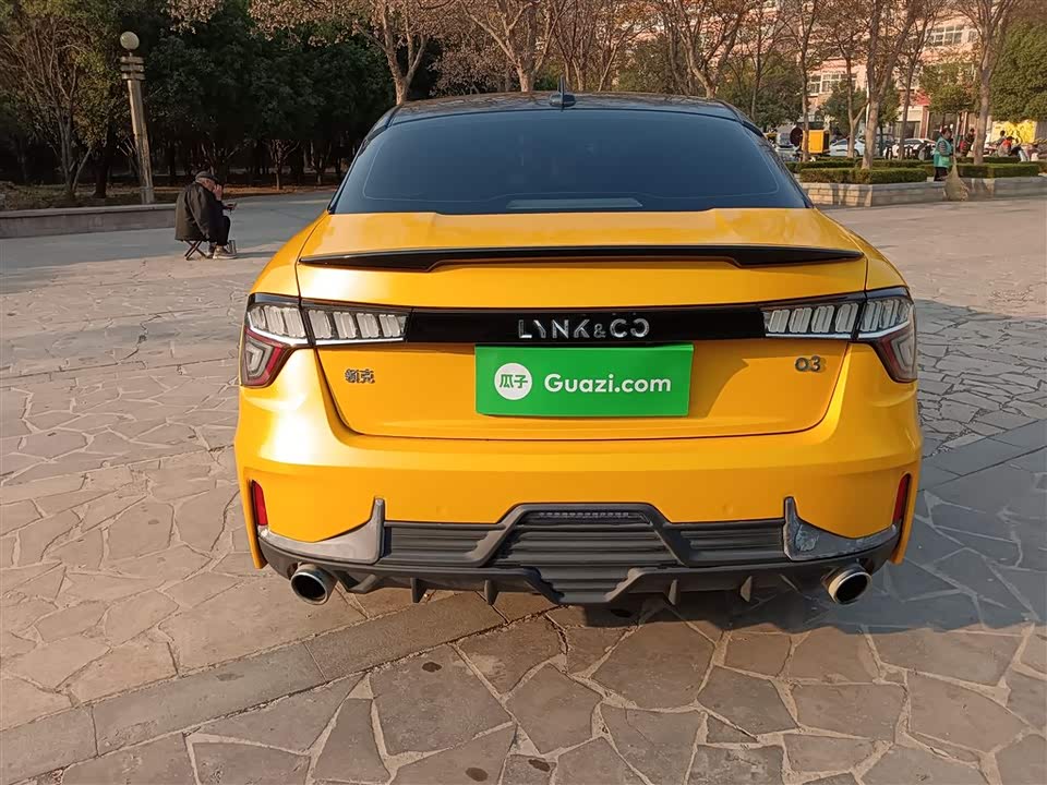Lynk & Co 03
