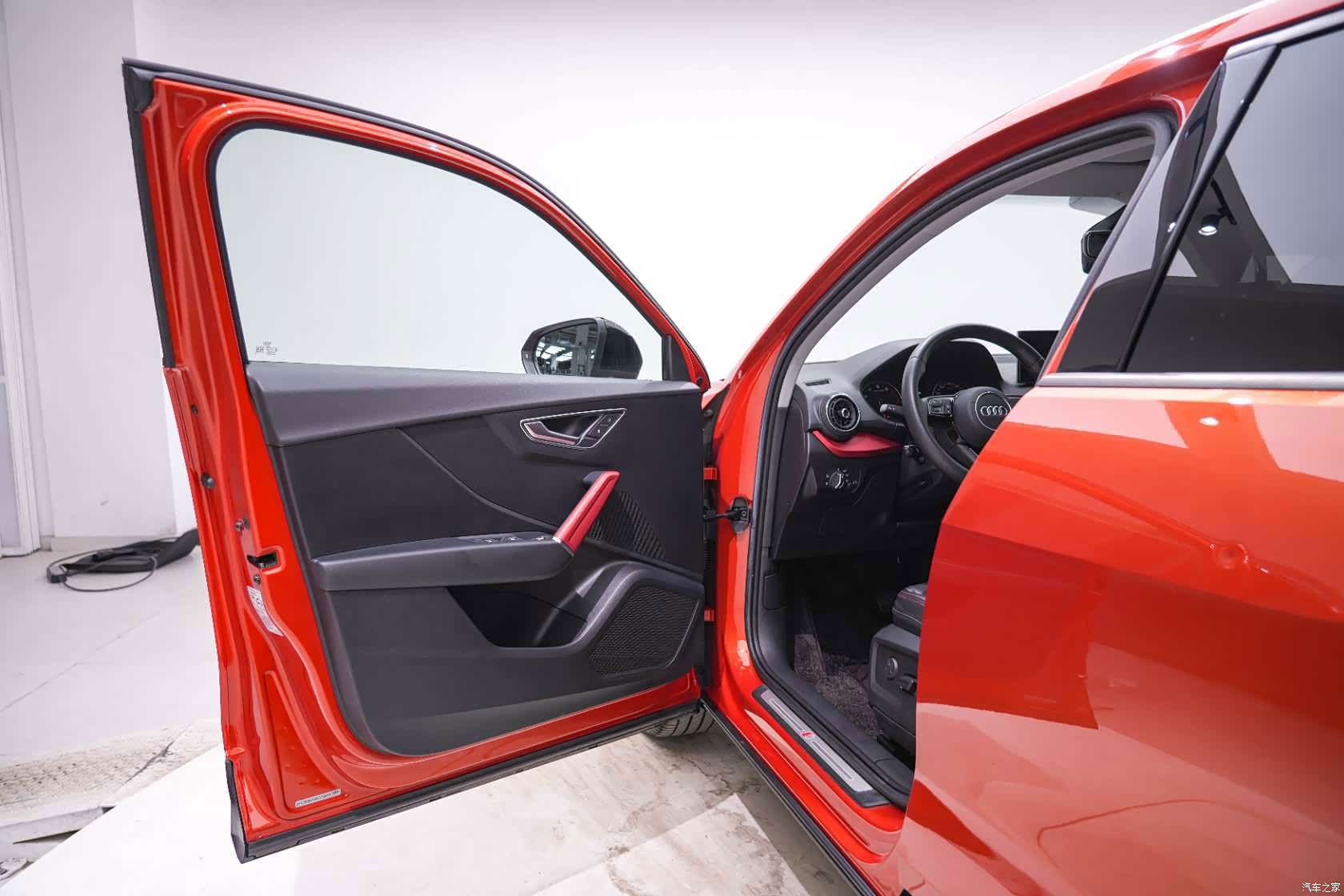 Audi Q2L, 2019 14