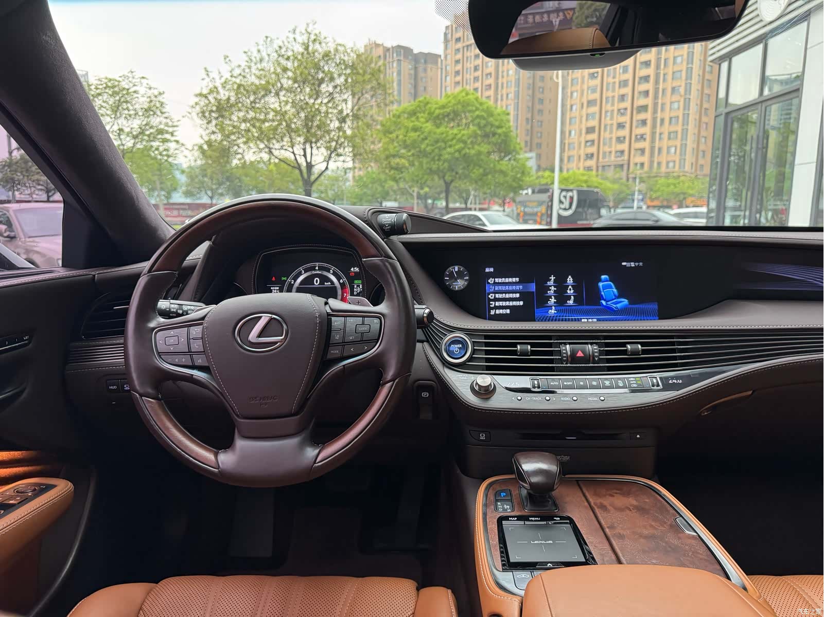 Lexus LS, 2019 10
