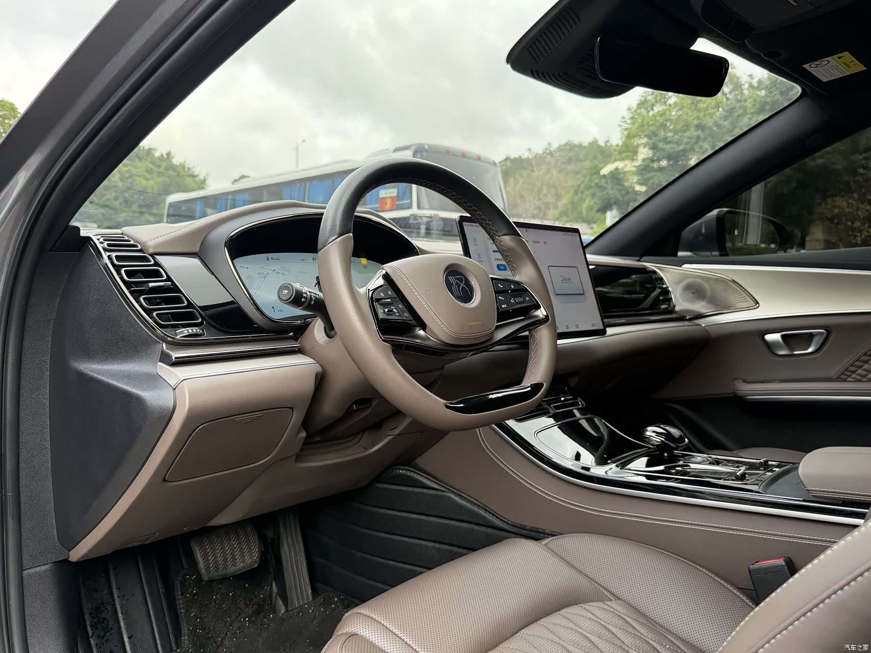 BYD Han, 2022 10