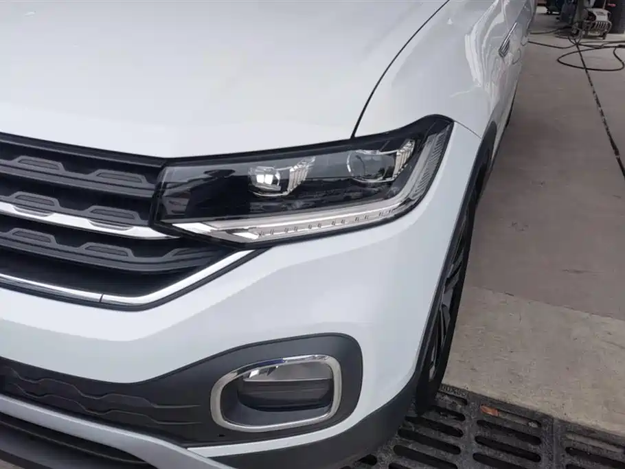 Volkswagen Exploring the shadow