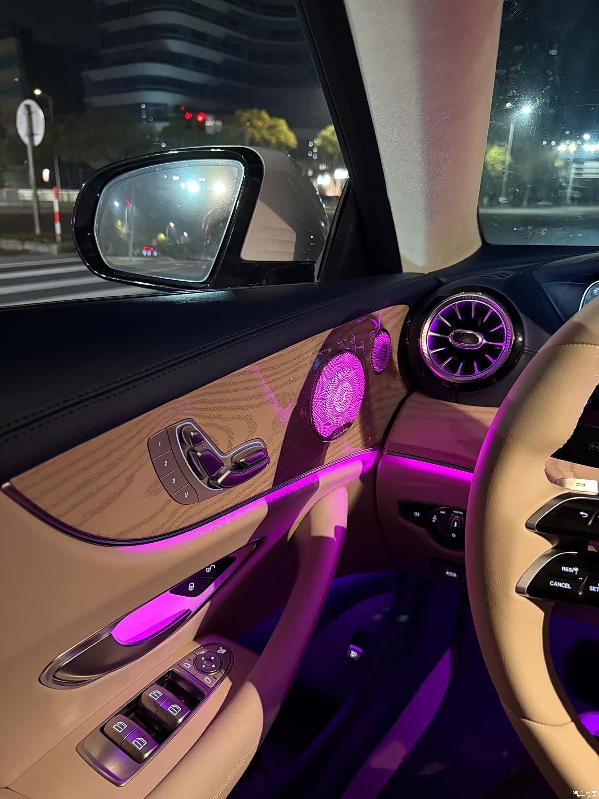 Mercedes-Benz E-Class, 2023 19