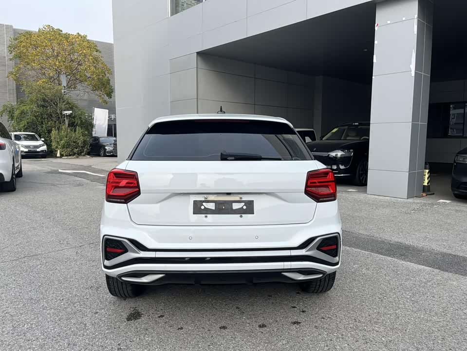 Audi Q2L