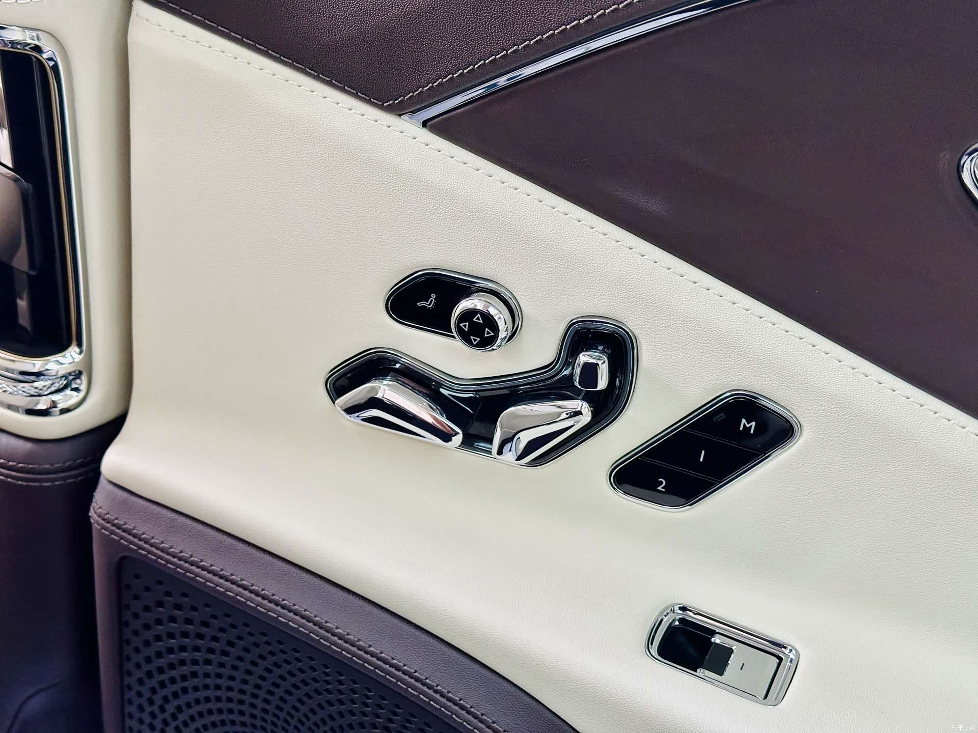 Bentley Flying Spur, 2022 13