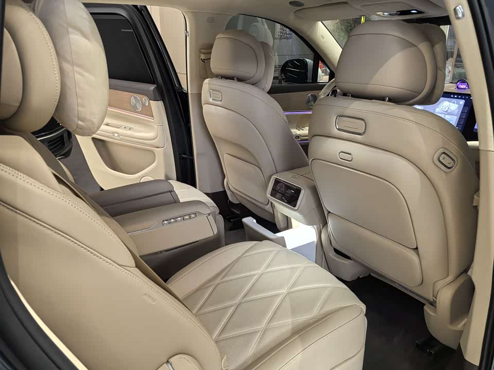 AITO Ask the world M9