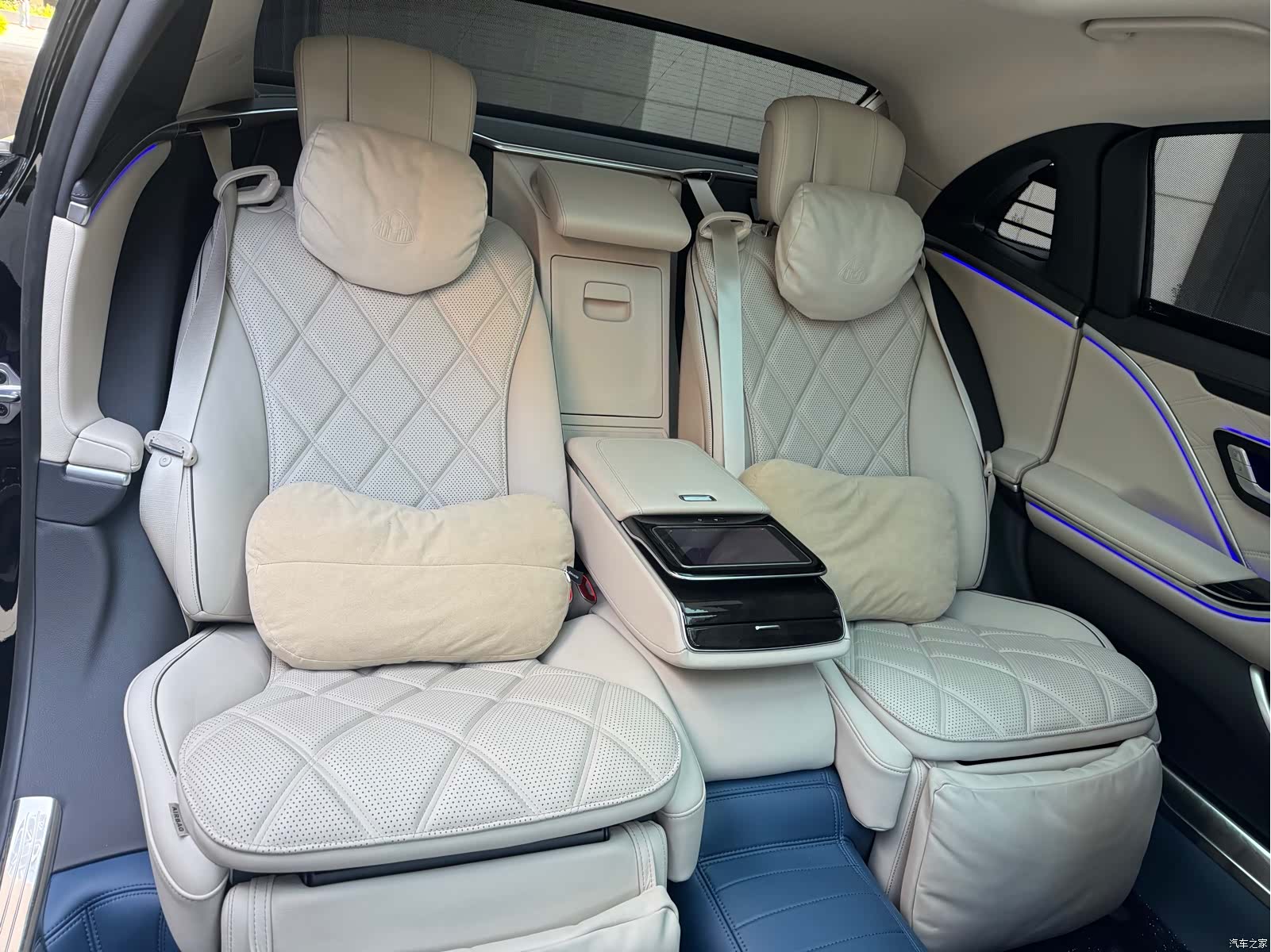 Maybach S-Class, 2023 12