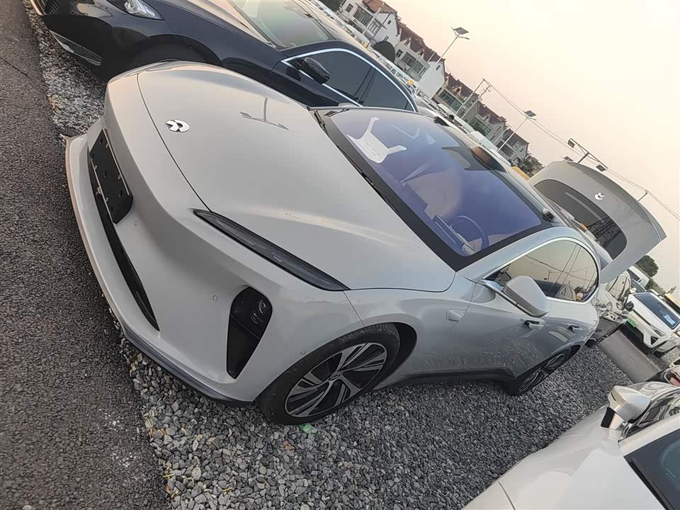 NIO ET5