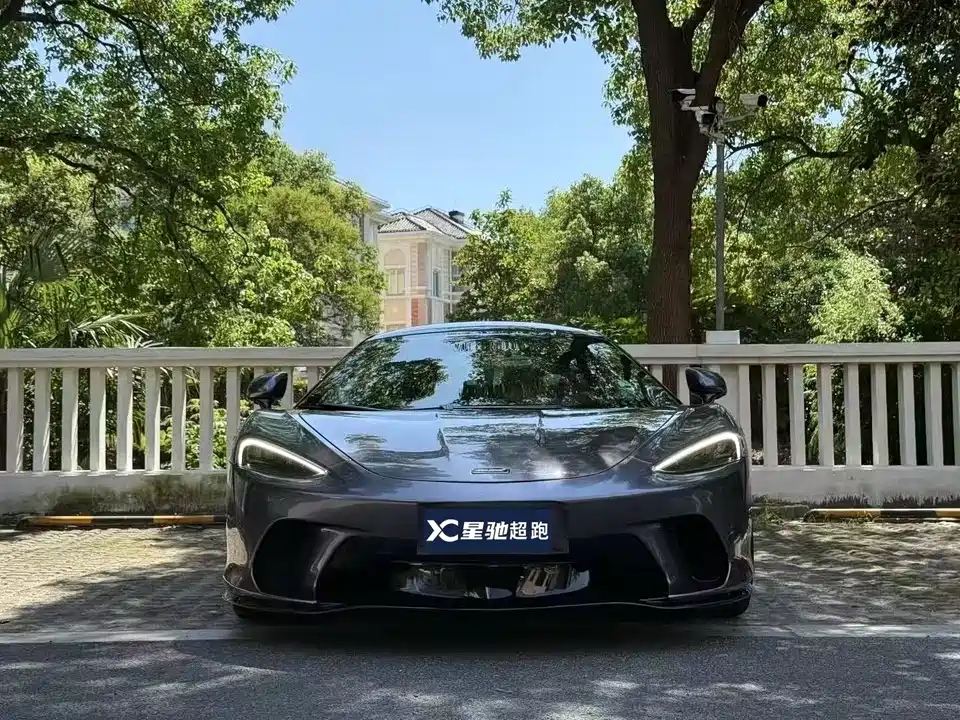 McLaren GT