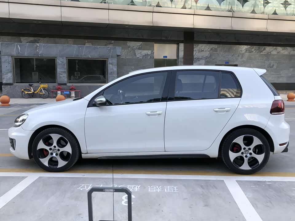Volkswagen Golf GTI