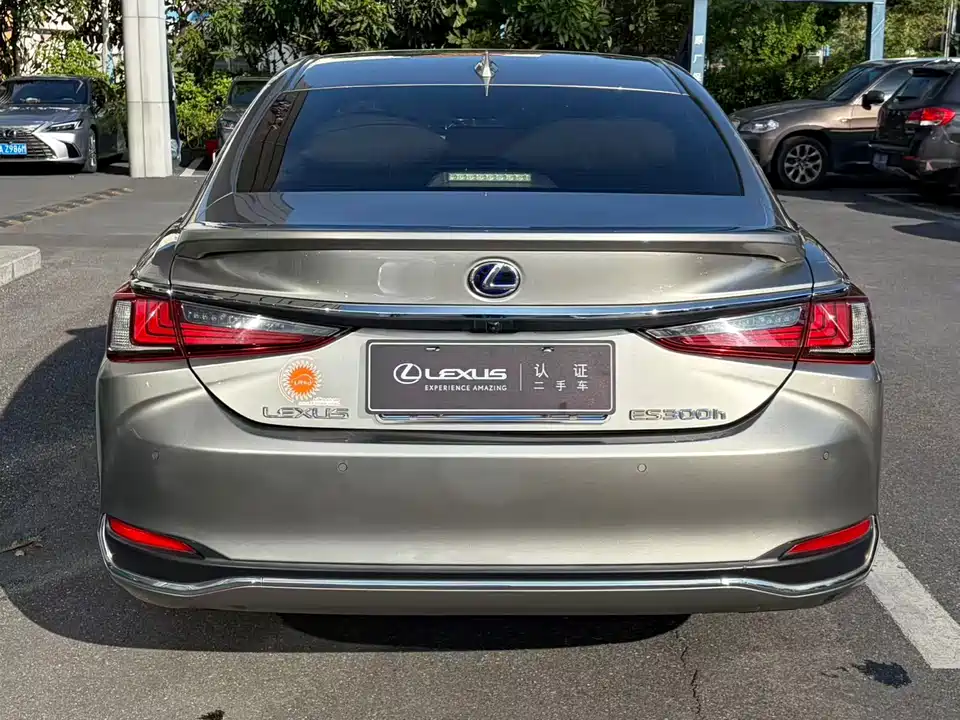 Lexus ES