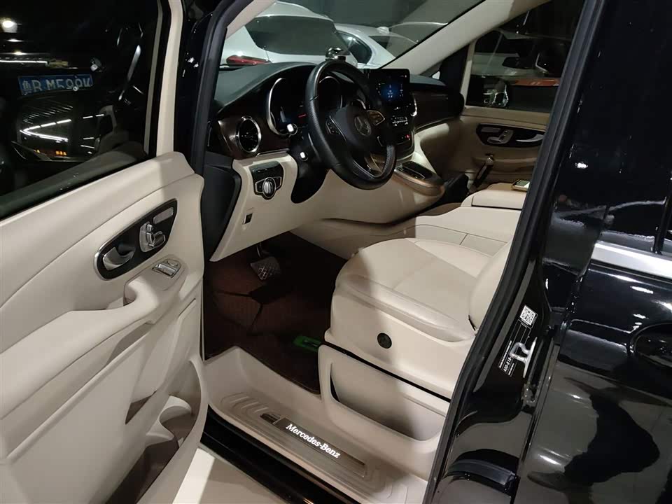 Mercedes-Benz V-class