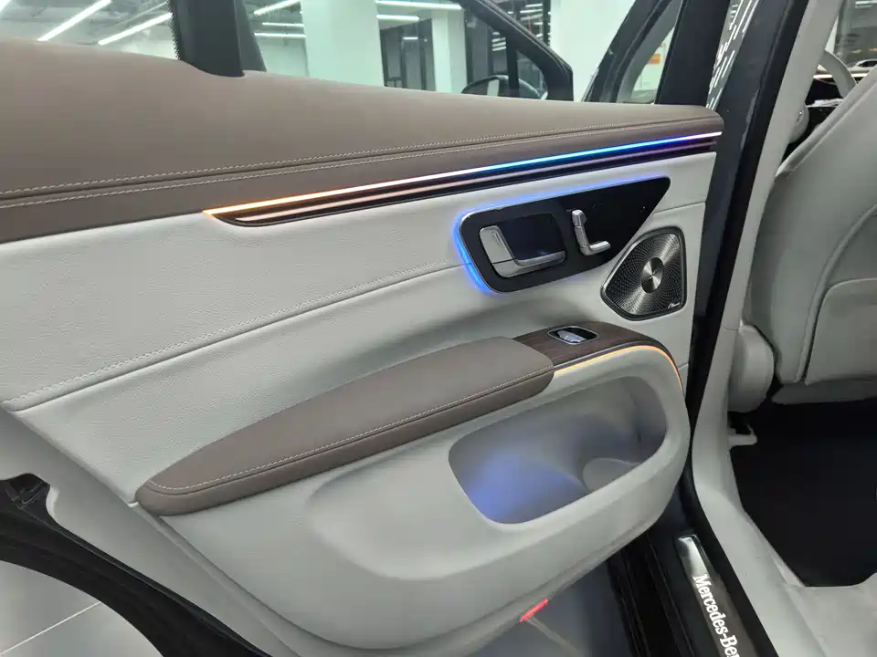 Mercedes-Benz EQS SUV