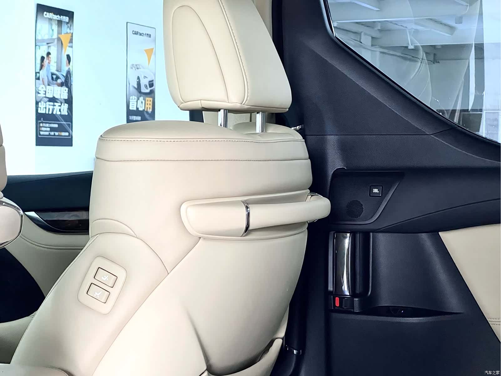 Toyota Alphard, 2023 40