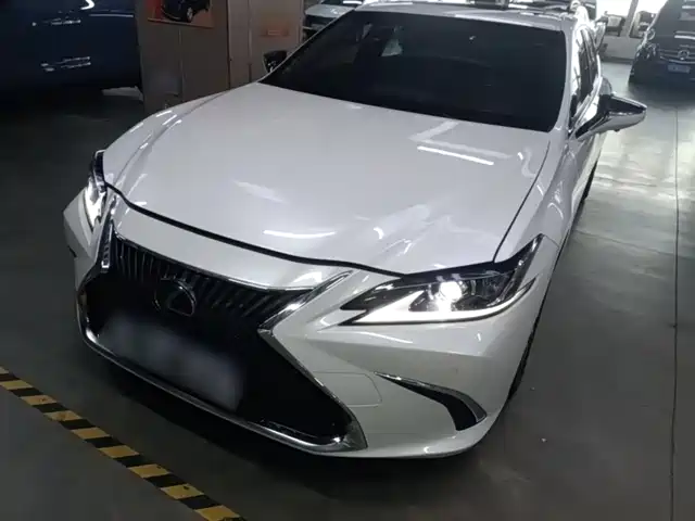 Lexus ES 2018 — купить из Китая под заказ