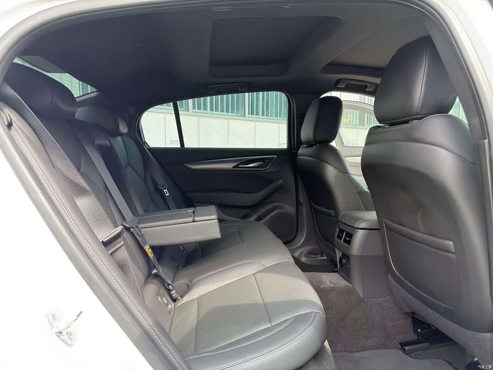 Cadillac CT5, 2025 все фото