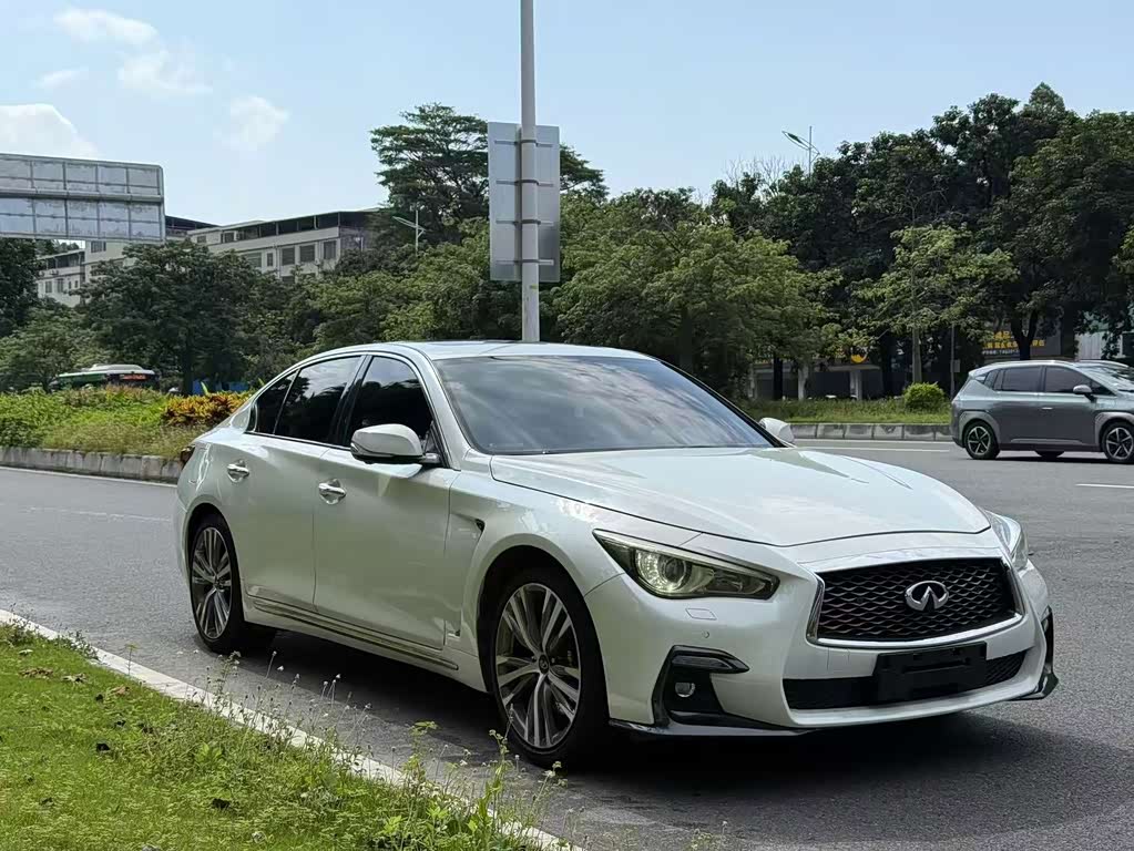 Infiniti Q50L