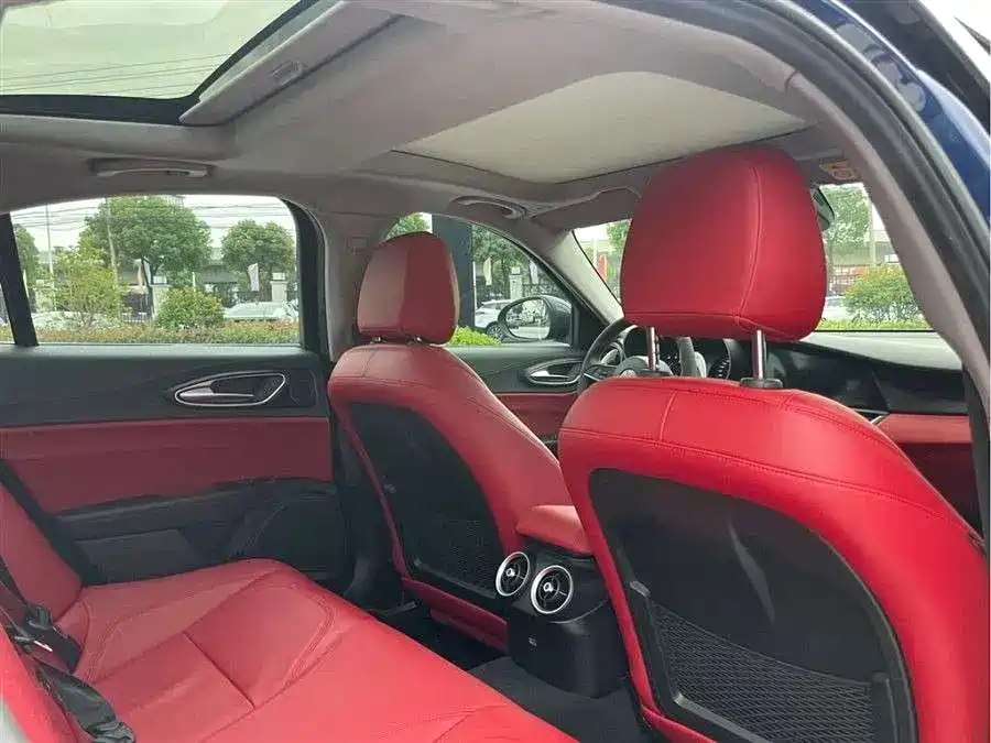 Alfa Romeo Giulia Alfa Romeo Giulia