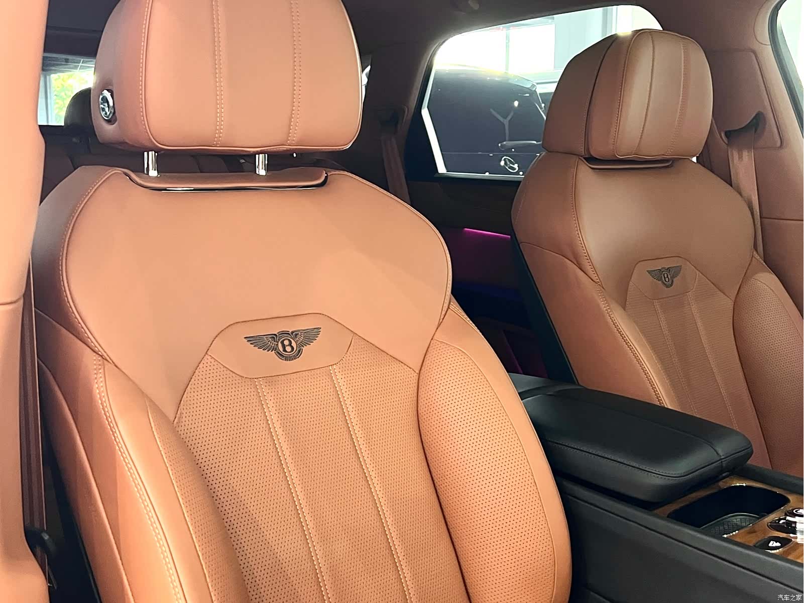 Bentley Bentayga, 2021 32