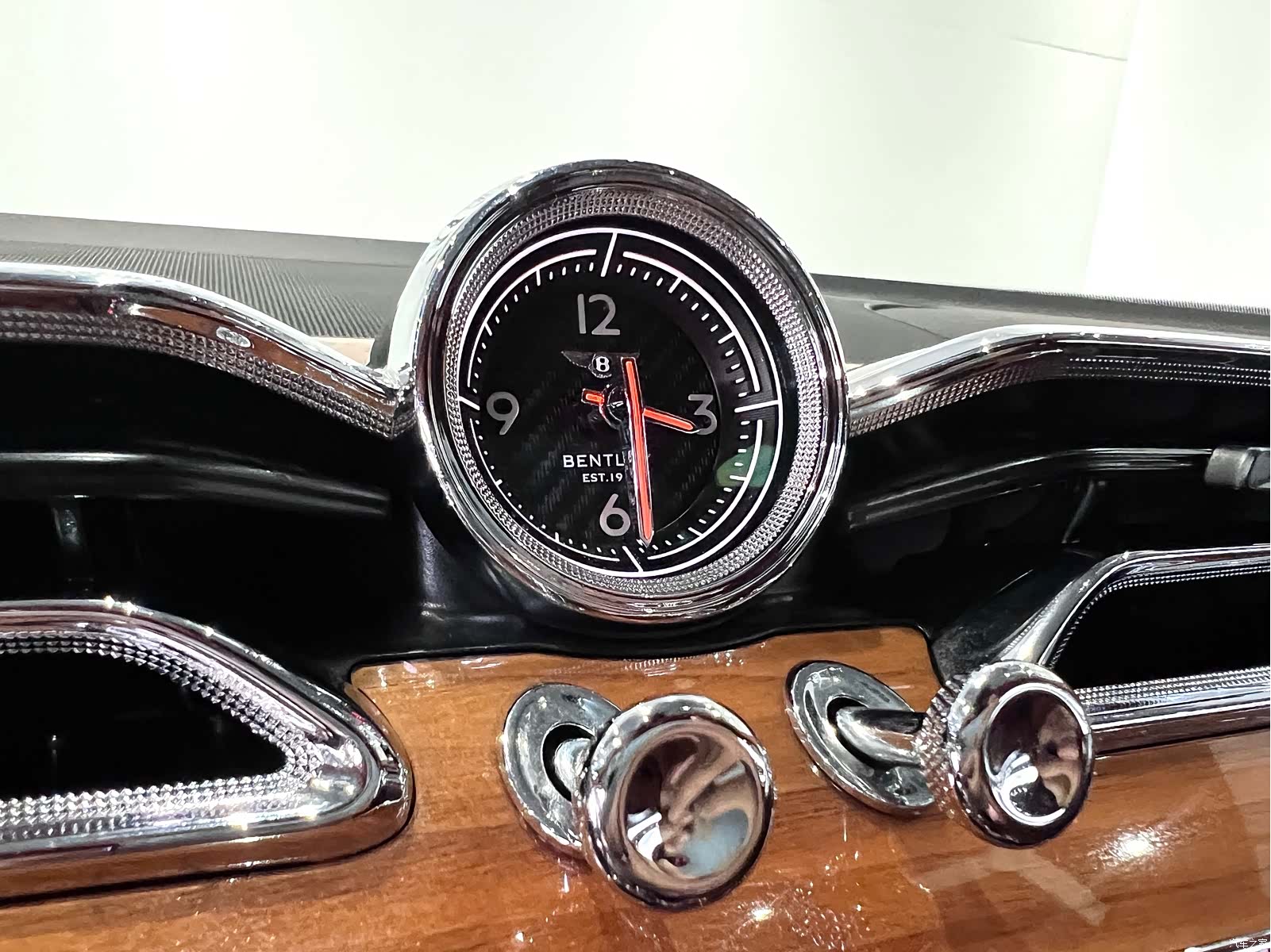 Bentley Bentayga, 2021 28