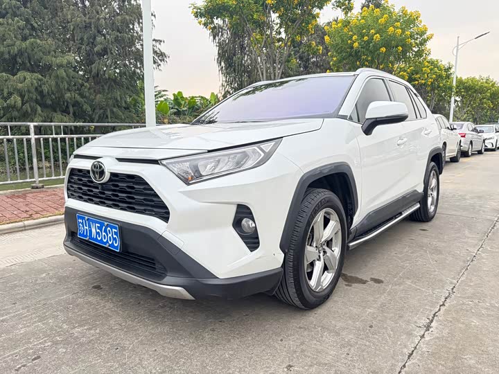 Toyota Rav4 5 поколение