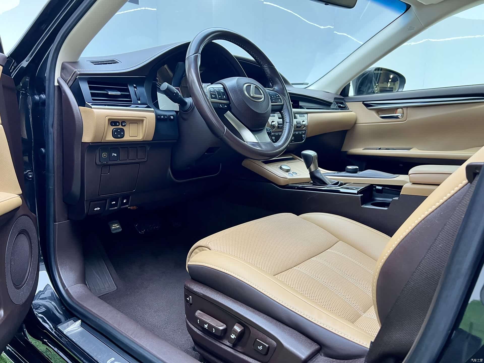 Lexus ES, 2018 11