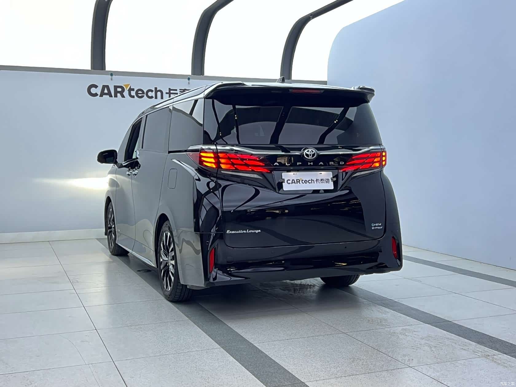 Toyota Alphard, 2025 6