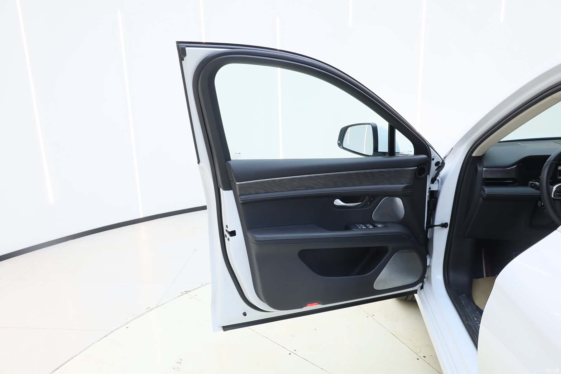 AITO M5, 2022 13
