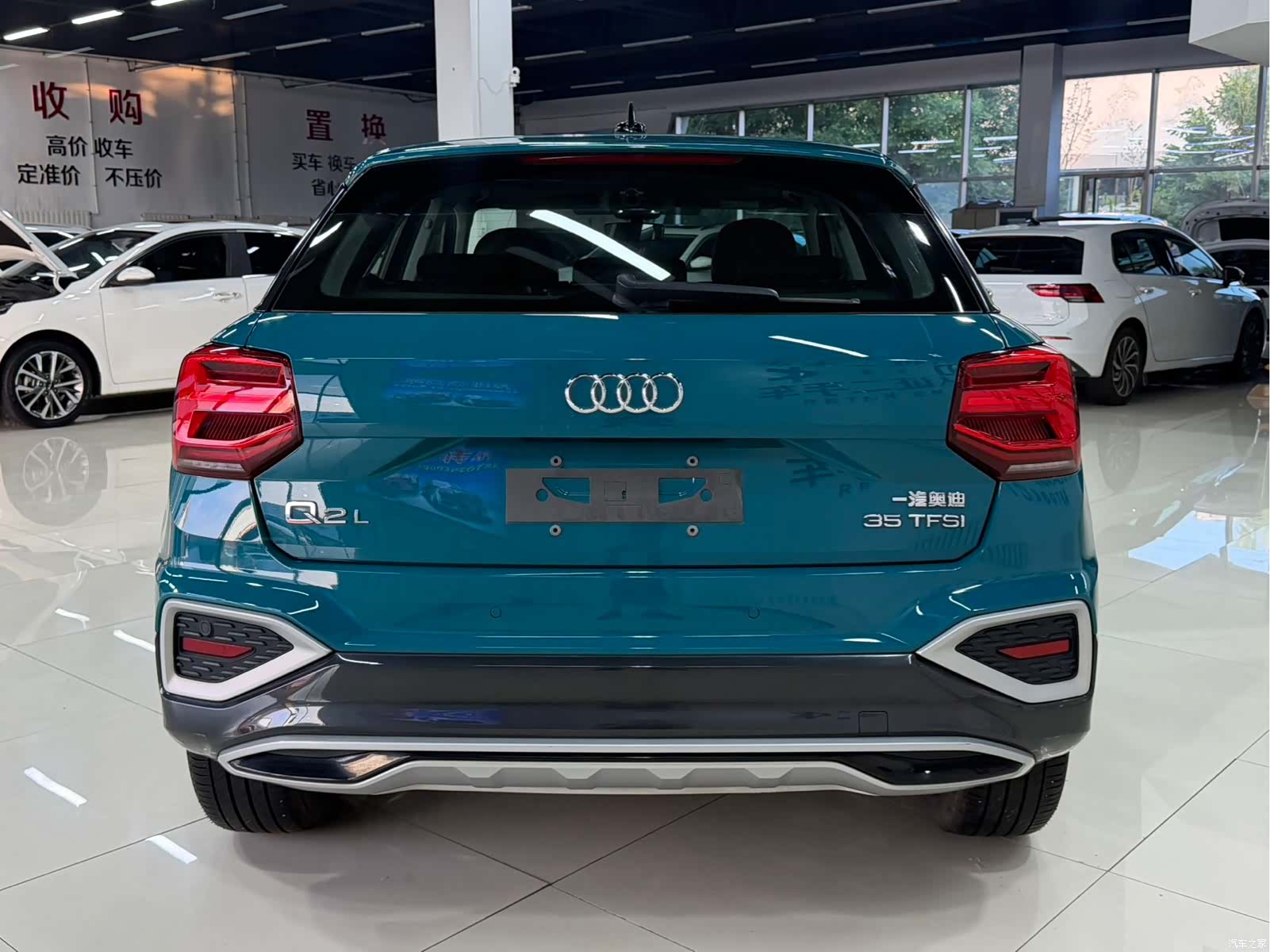 Audi Q2L, 2023 все фото