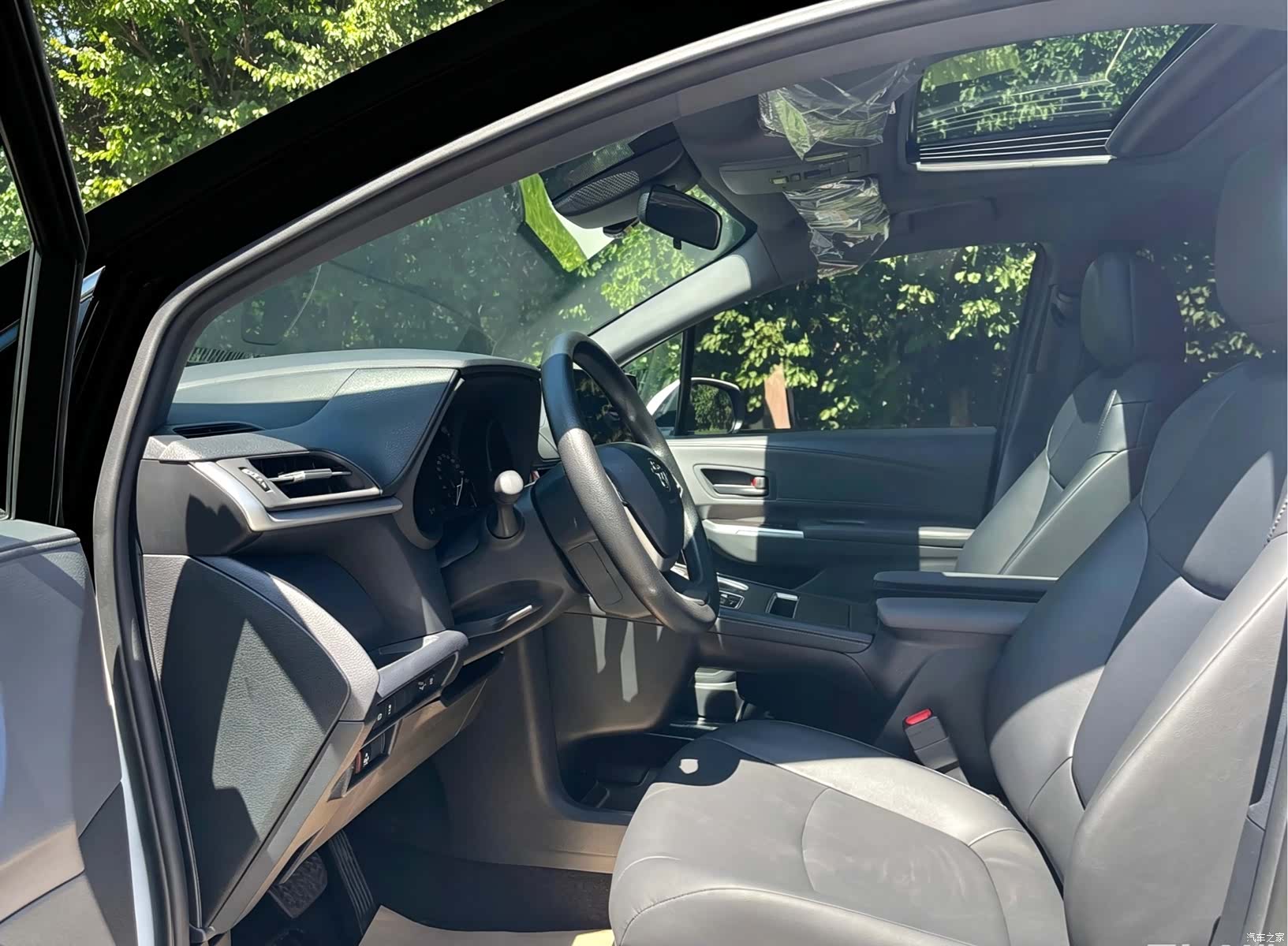Toyota Granvia, 2026 все фото