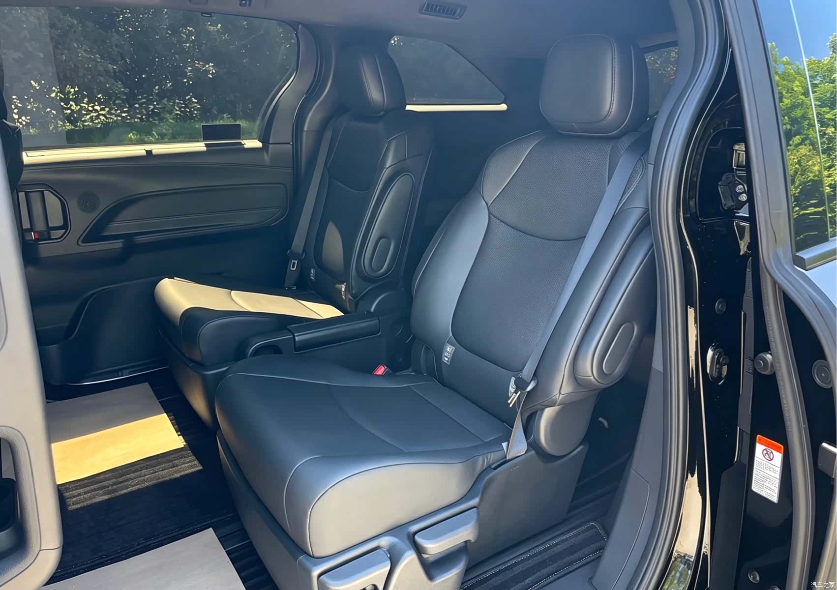 Toyota Granvia, 2026 10