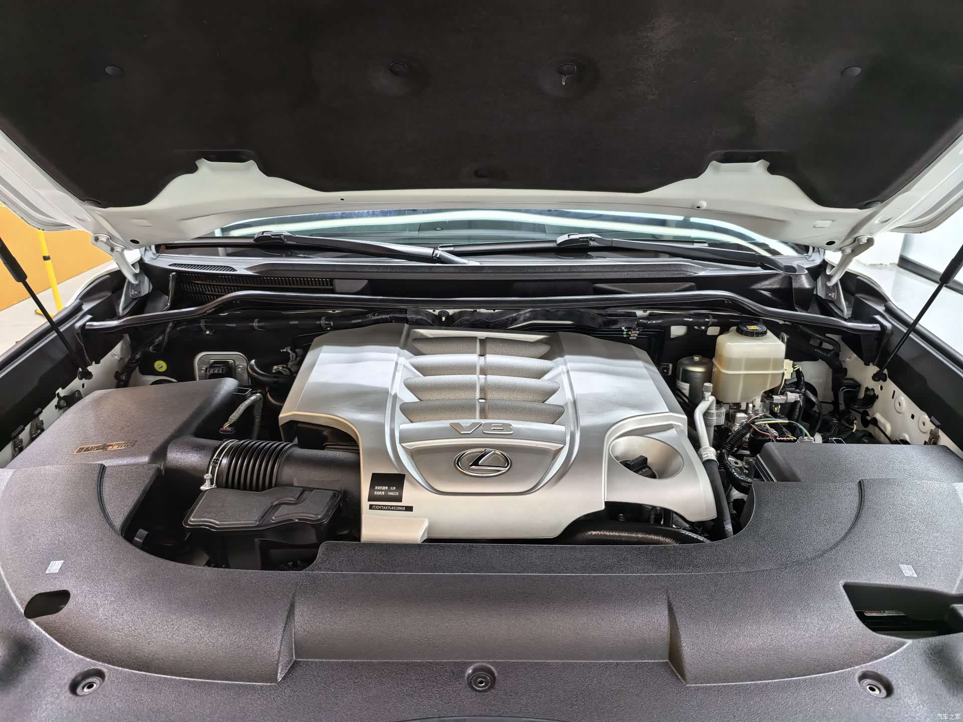 Lexus LX, 2020 25