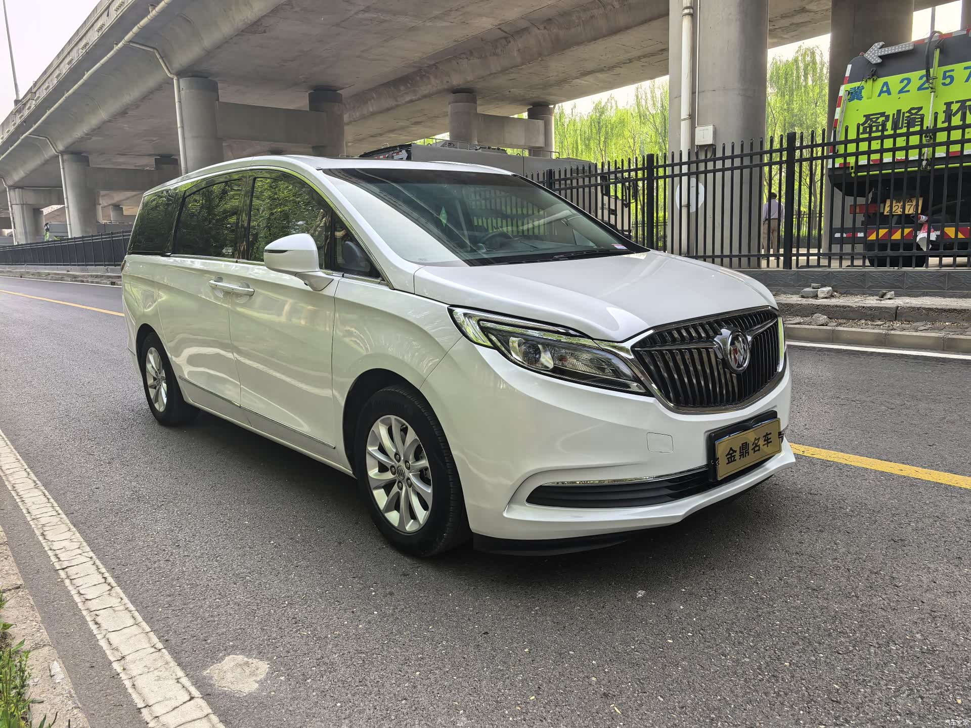 Buick GL8, 2019 3