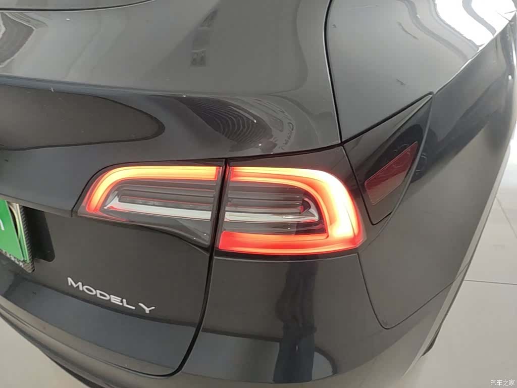 Tesla Model Y, 2024 8