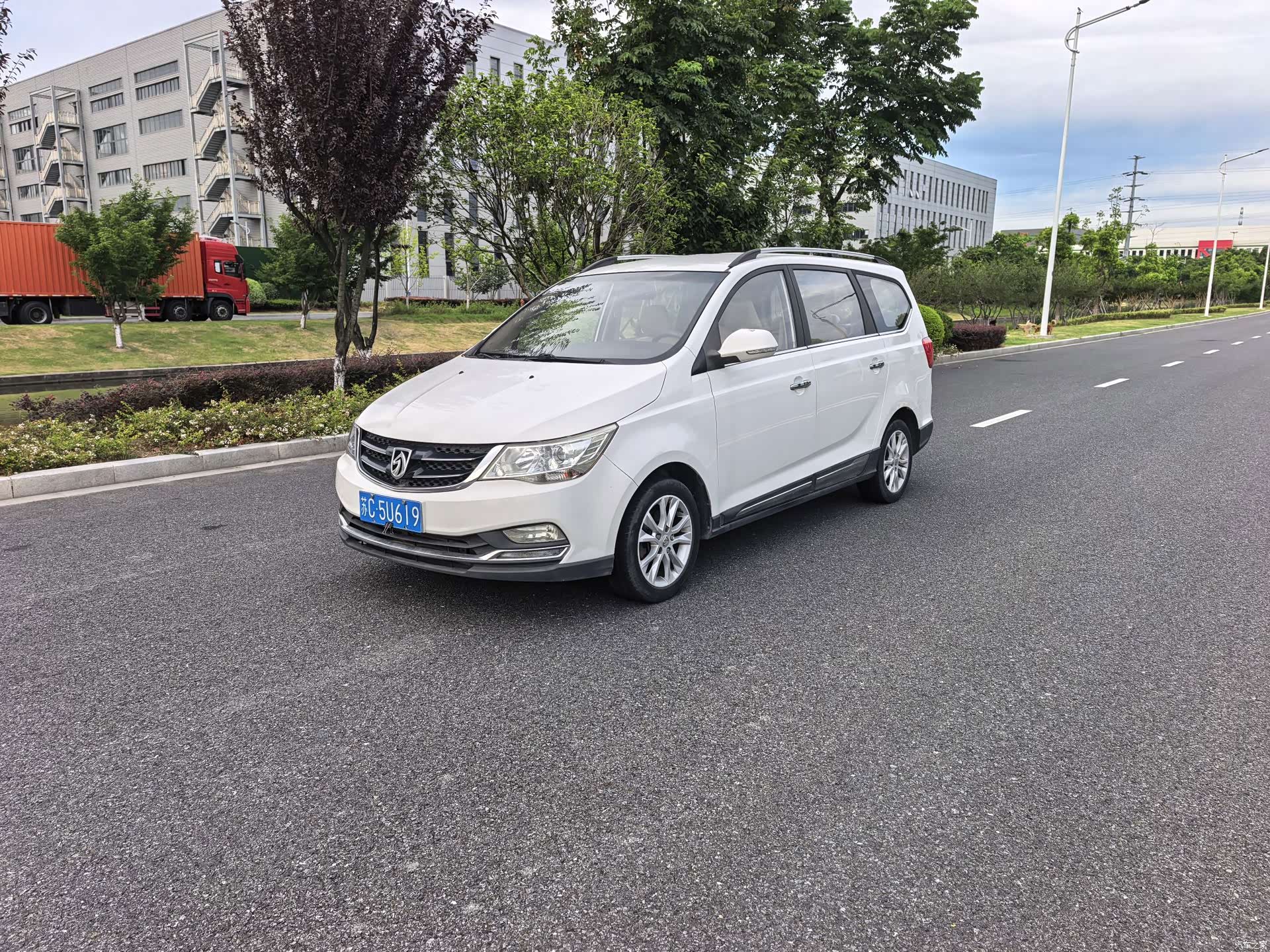 Wuling 730, 2015 1