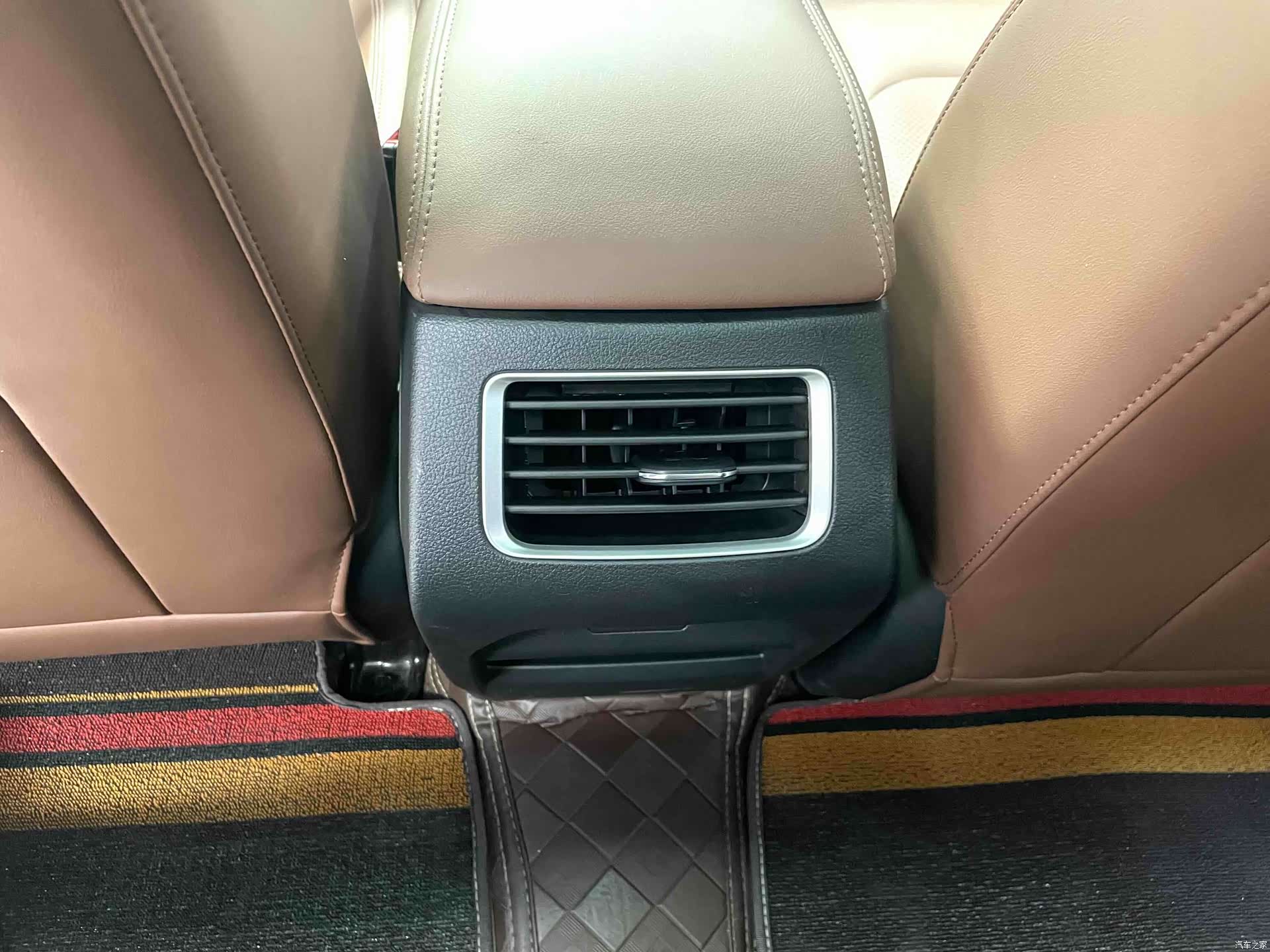 Geely X6, 2022 11