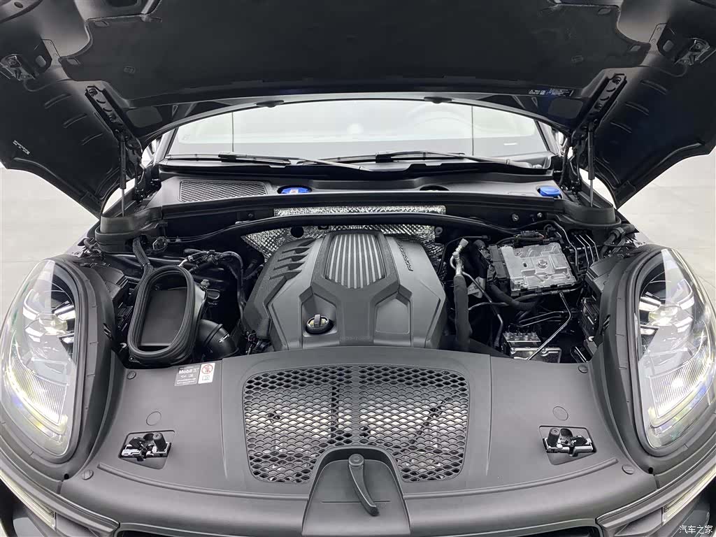 Porsche Macan, 2025 25